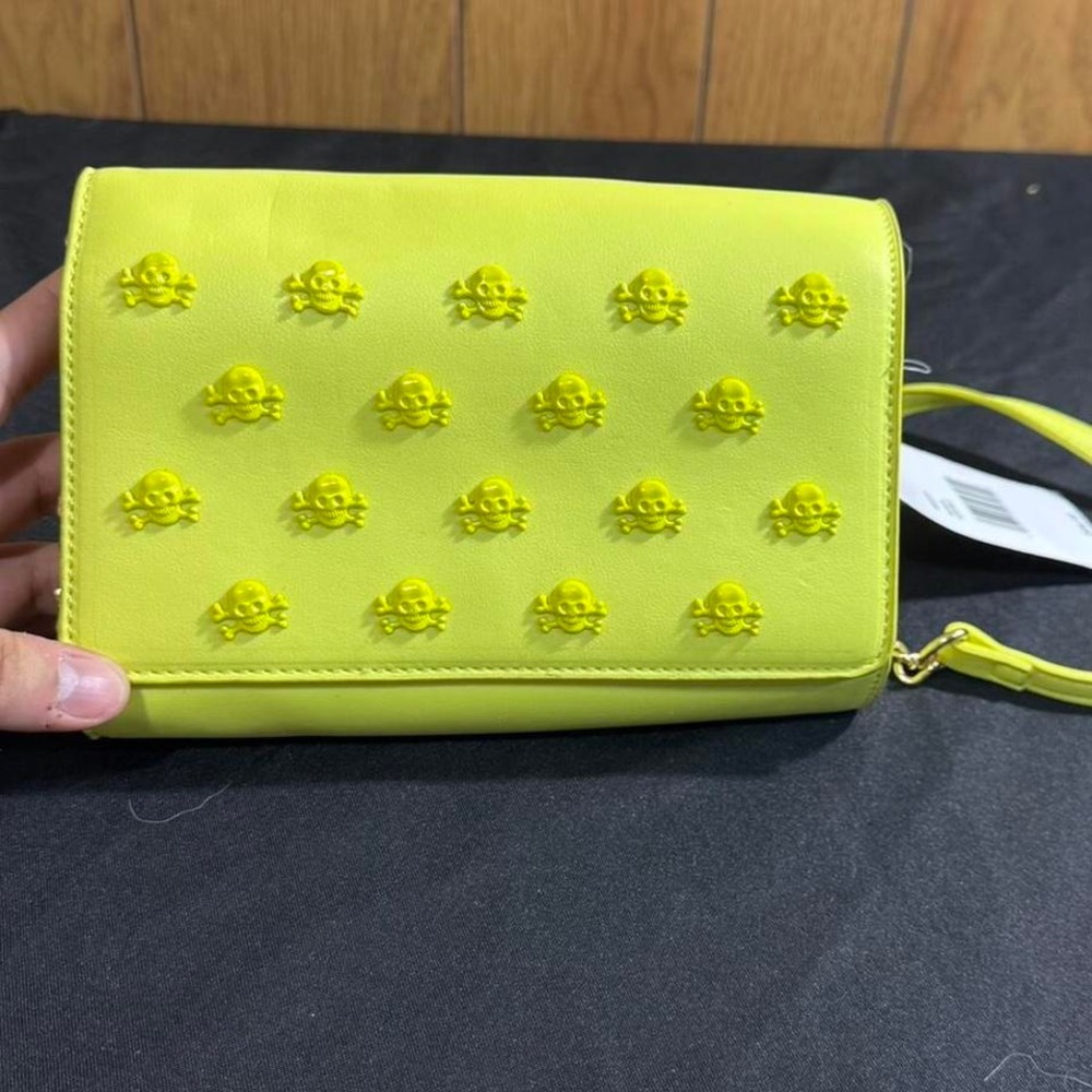 Betsey Johnson‎ Skull and crossbones neon yellow clutch bag with long strap  NWT